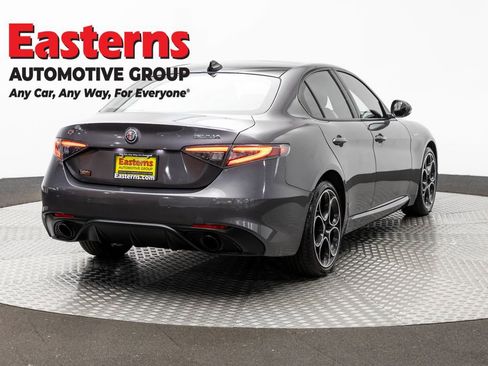 Used 2024 Alfa Romeo Giulia Veloce AWD/4WD image 5
