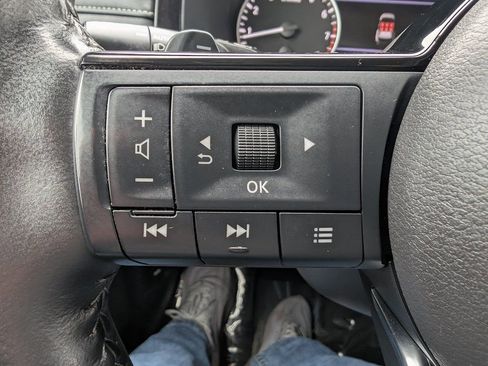 Used 2023 Nissan Pathfinder SL image 25