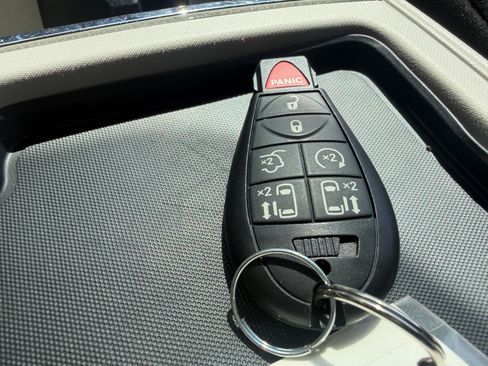 Used 2012 Chrysler Town & Country Touring w/ Entertainment Group #1 FWD image 44