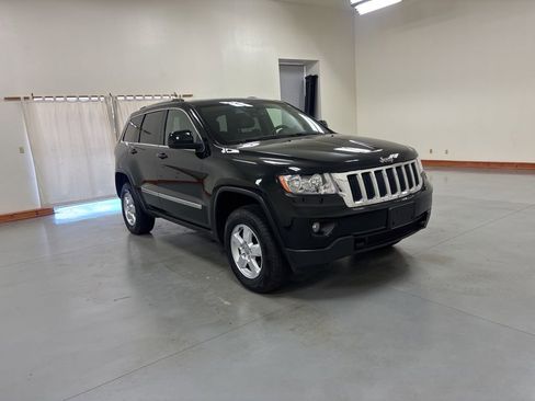 Used 2012 Jeep Grand Cherokee Laredo AWD/4WD image 2
