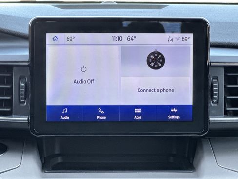 Used 2024 Ford Explorer XLT w/ Equipment Group 202A image 3