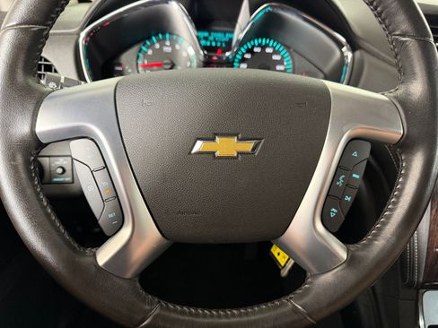 Used 2017 Chevrolet Traverse LT w/ Traveler's Package FWD image 9
