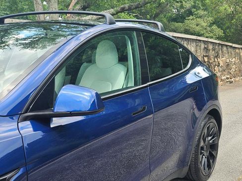 Used 2022 Tesla Model Y Long Range AWD/4WD image 22