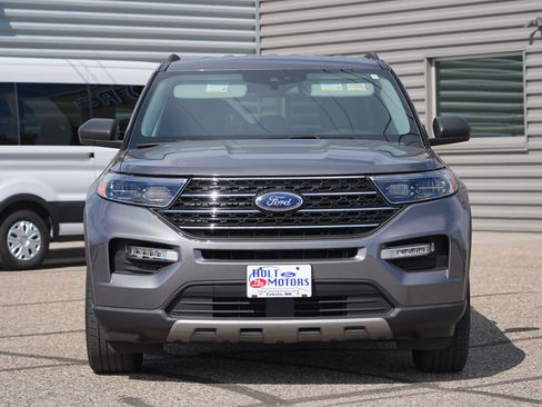 Used 2023 Ford Explorer XLT w/ Equipment Group 202A AWD/4WD image 9