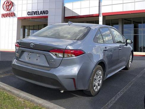 Used 2025 Toyota Corolla LE image 7