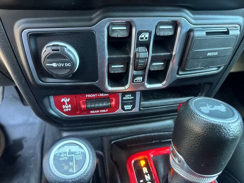 Used 2021 Jeep Wrangler Unlimited Rubicon AWD/4WD image 35