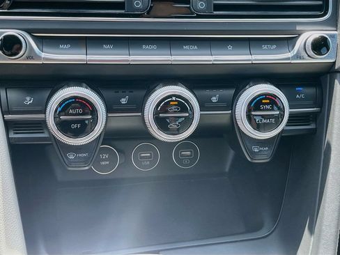 Used 2023 Genesis G70 2.0T RWD image 16