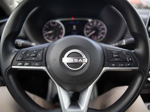 Used 2024 Nissan Sentra SV image 11