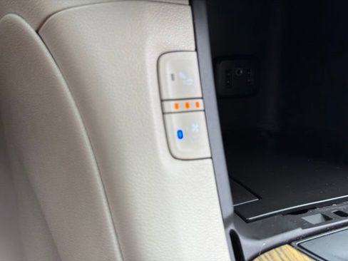 Used 2019 GMC Acadia Denali w/ Technology Package FWD image 29