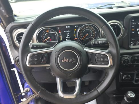 Used 2018 Jeep Wrangler Unlimited Sahara AWD/4WD image 15