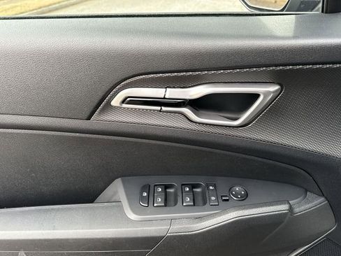 Used 2023 Kia Sportage LX image 15