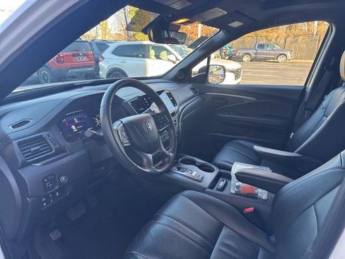 Used 2023 Honda Passport TrailSport image 3