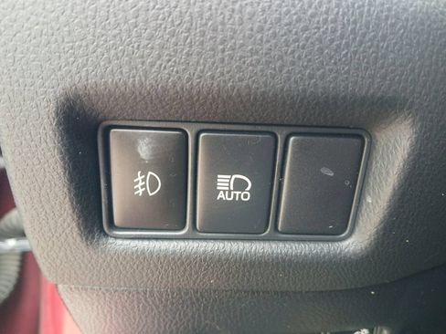 Used 2018 Toyota C-HR XLE FWD image 17