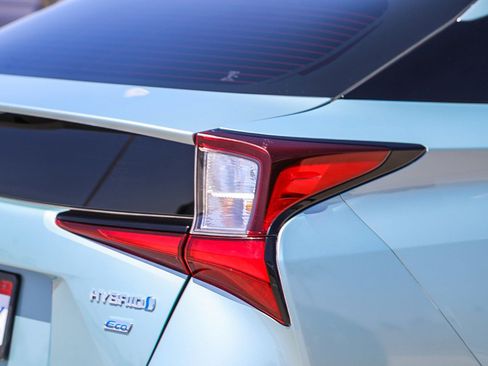 Used 2021 Toyota Prius L Eco FWD image 9