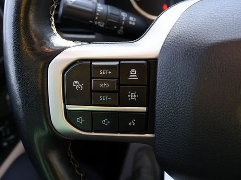 Used 2024 Ford Expedition Limited image 17