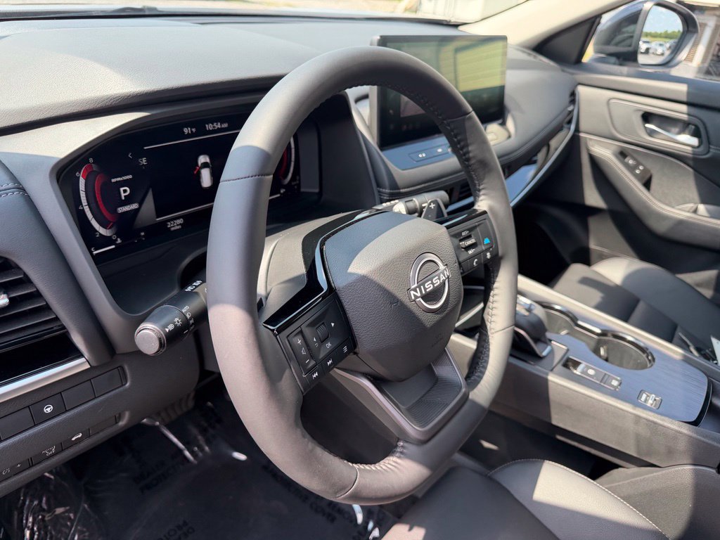 Used 2025 Nissan Rogue SL FWD image 18