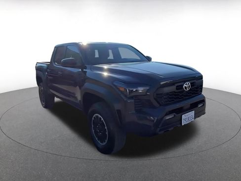 Used 2025 Toyota Tacoma TRD Off-Road image 2