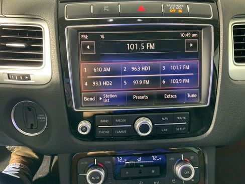 Used 2016 Volkswagen Touareg TDI image 23