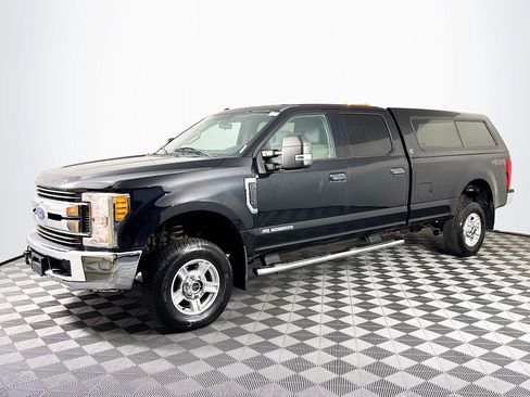 Used 2017 Ford F250 XLT w/ Snow Plow Prep Package image 4