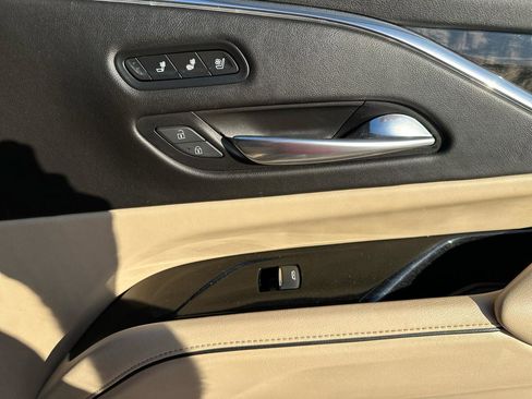 Used 2021 Cadillac Escalade Premium Luxury image 21