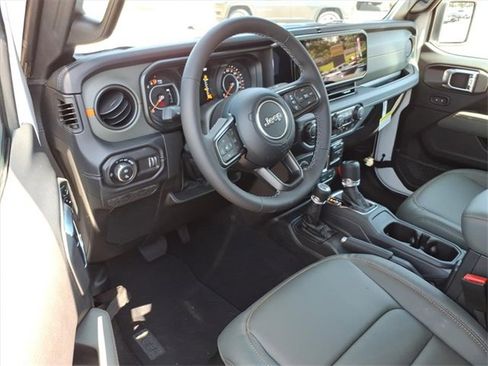 New 2025 Jeep Gladiator Mojave w/ Safety Group image 14