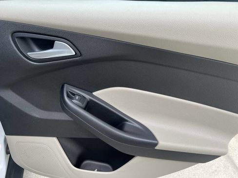 Used 2017 Ford Focus SE image 25