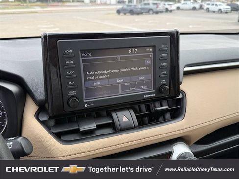 Used 2022 Toyota RAV4 LE image 22