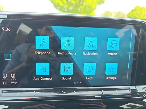 Used 2024 Volkswagen Atlas SE AWD/4WD image 20