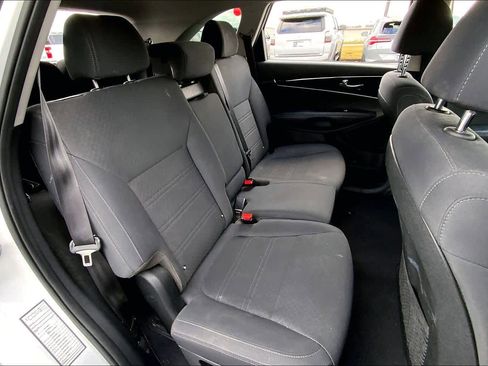 Used 2020 Kia Sorento LX V6 image 19