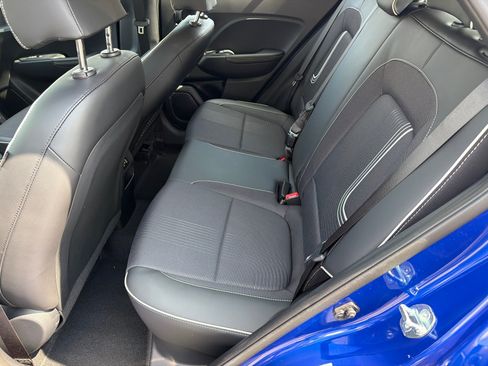 Certified 2025 Hyundai Venue Limited FWD image 21