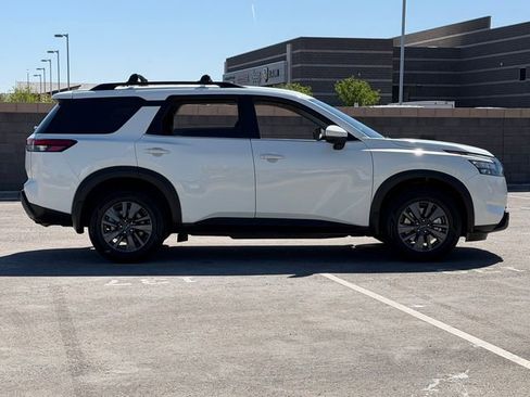 Certified 2023 Nissan Pathfinder SV w/ Black Appearance Package FWD image 7