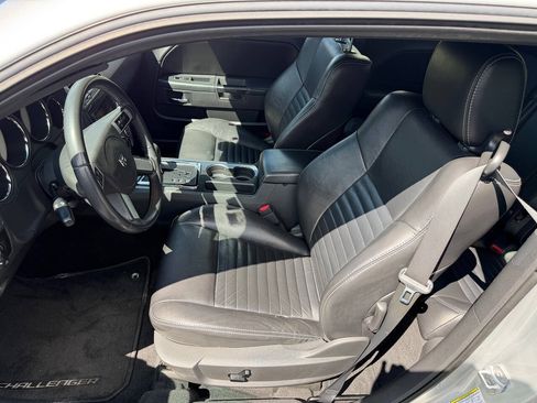 Used 2010 Dodge Challenger R/T RWD image 12