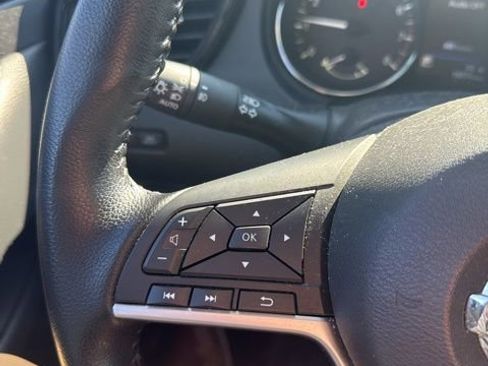 Used 2020 Nissan Rogue SV AWD/4WD image 18