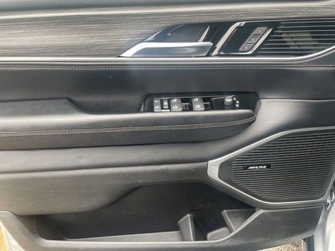 Used 2023 Jeep Wagoneer L Series II image 19