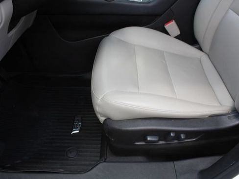 Used 2021 Cadillac XT4 Luxury w/ Cold Weather Package FWD image 35