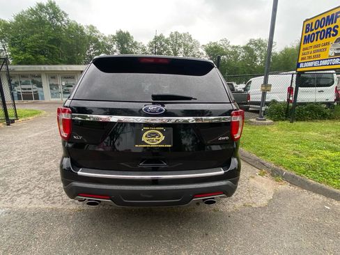 Used 2018 Ford Explorer XLT w/ Equipment Group 202A image 4