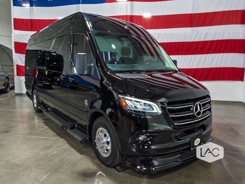 Used 2024 Mercedes-Benz Sprinter 3500 image 28