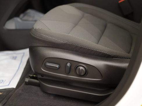 Used 2027 Chevrolet Bolt LT w/ Comfort Package FWD image 21