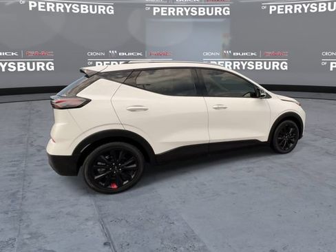 Used 2023 Chevrolet Bolt EUV LT w/ Convenience Package FWD image 8
