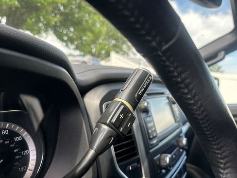 Used 2018 Nissan Titan SV w/ SV Convenience Package AWD/4WD image 17
