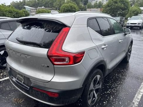 Used 2023 Volvo XC40 B5 Plus w/ Protection Package Premier AWD/4WD image 3