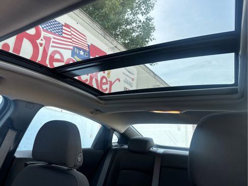 Used 2024 Chevrolet Malibu LT image 29