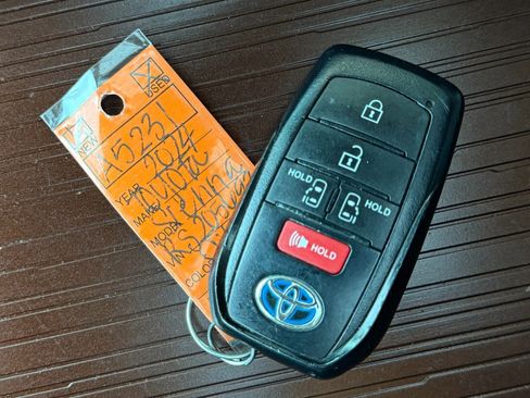 Used 2024 Toyota Sienna XLE image 45