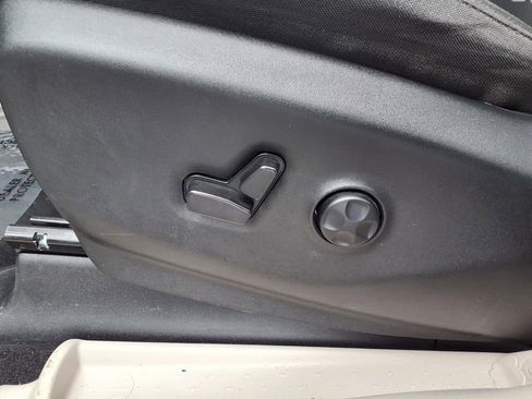 Used 2024 Chrysler Voyager LX FWD image 24