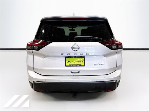 Used 2024 Nissan Rogue SV image 6