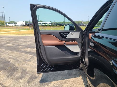 Used 2025 Lincoln Aviator Reserve w/ Equipment Group 201A AWD/4WD image 10