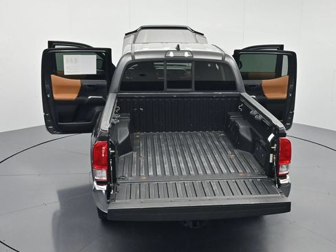 Used 2017 Toyota Tacoma SR5 w/ Tow Package RWD image 44