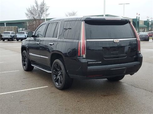 Used 2020 Cadillac Escalade Luxury image 4