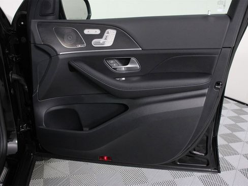 Used 2025 Mercedes-Benz GLE 450e 4MATIC image 24