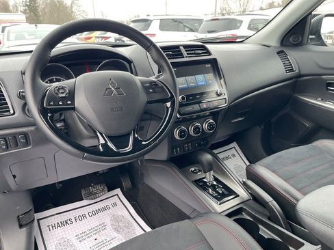 Used 2025 Mitsubishi Outlander Sport SE AWD/4WD image 12